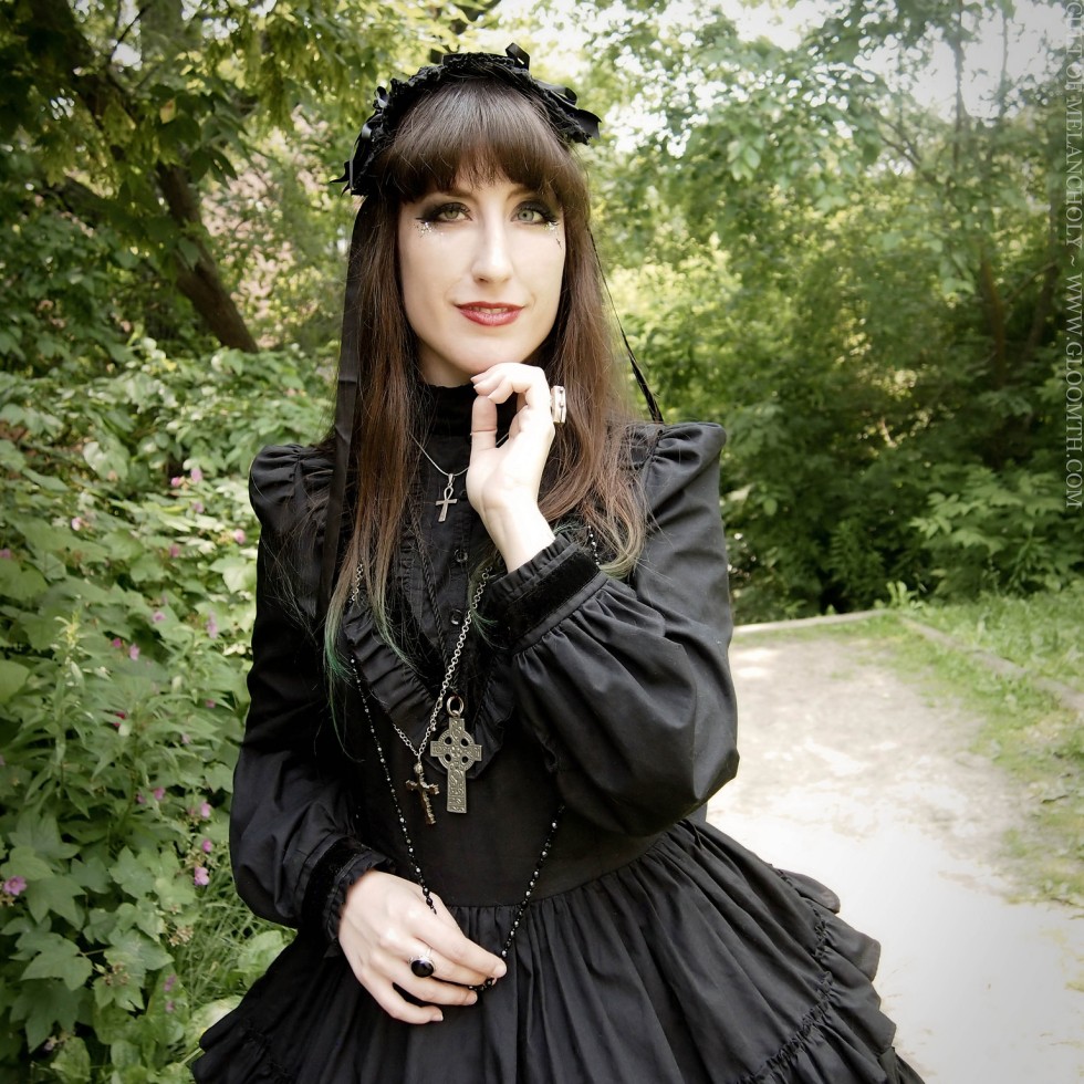 victorian mourning dress gloomth