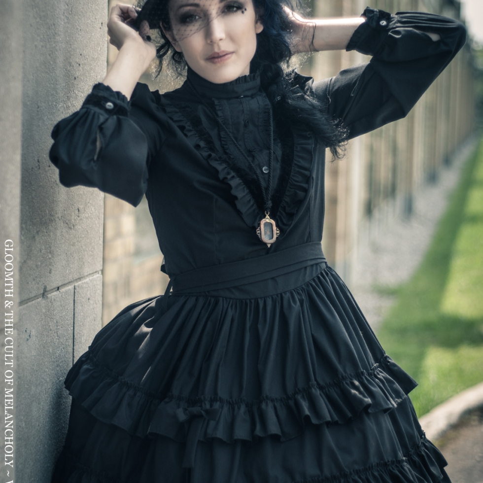 victorian mourning dress gloomth